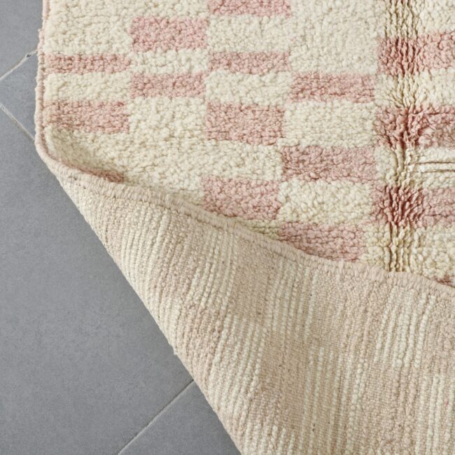 Handmade Moroccan Beni Ouarain Checkered Rug 145cm x 105cm – Pink Wool Berber Carpet - Image 3