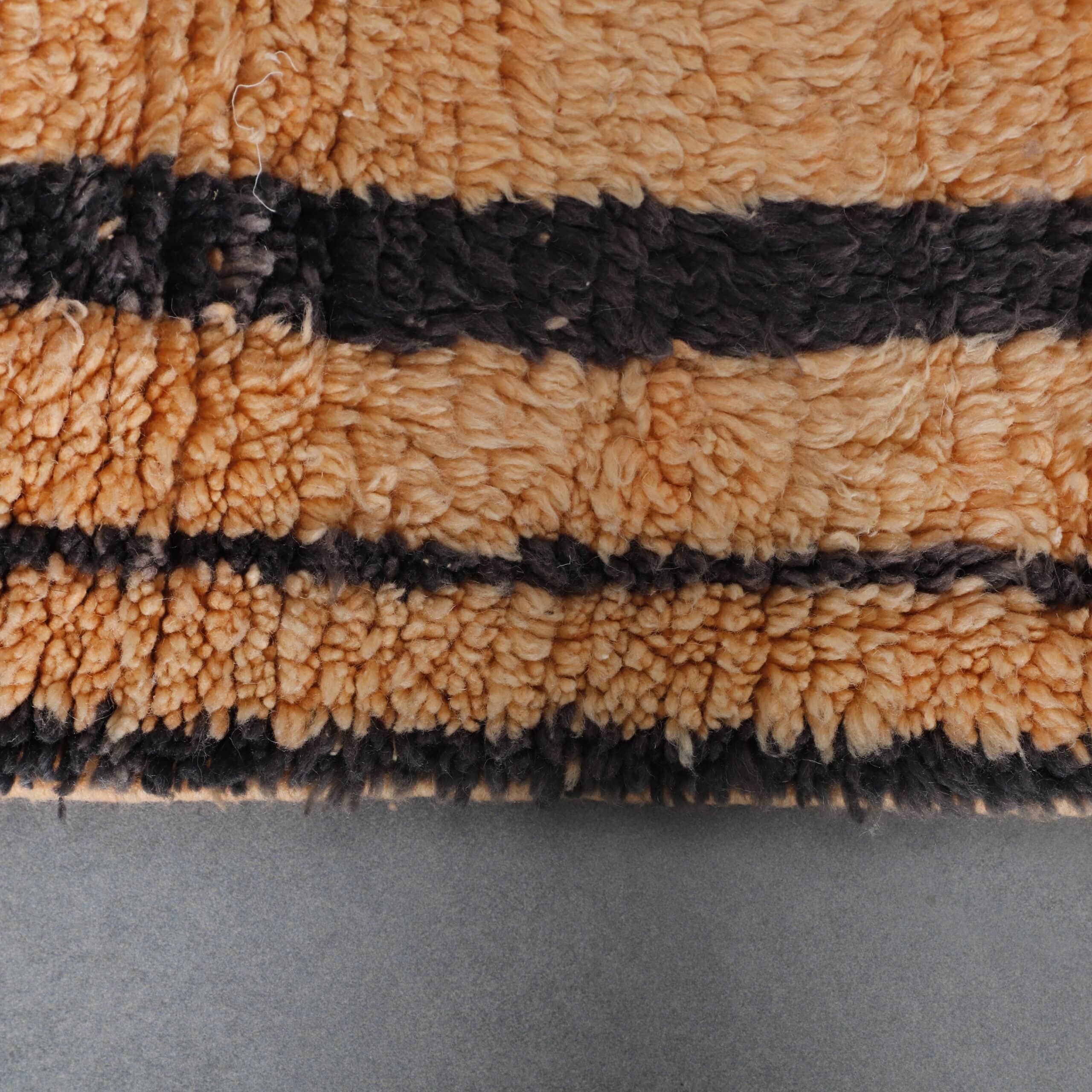 Large Handmade Moroccan Boujaad Rug 175cm x 122cm – Abstract Wool Area Carpet - Image 2