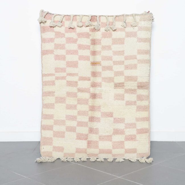 Handmade Moroccan Beni Ouarain Checkered Rug 145cm x 105cm pink wool rug