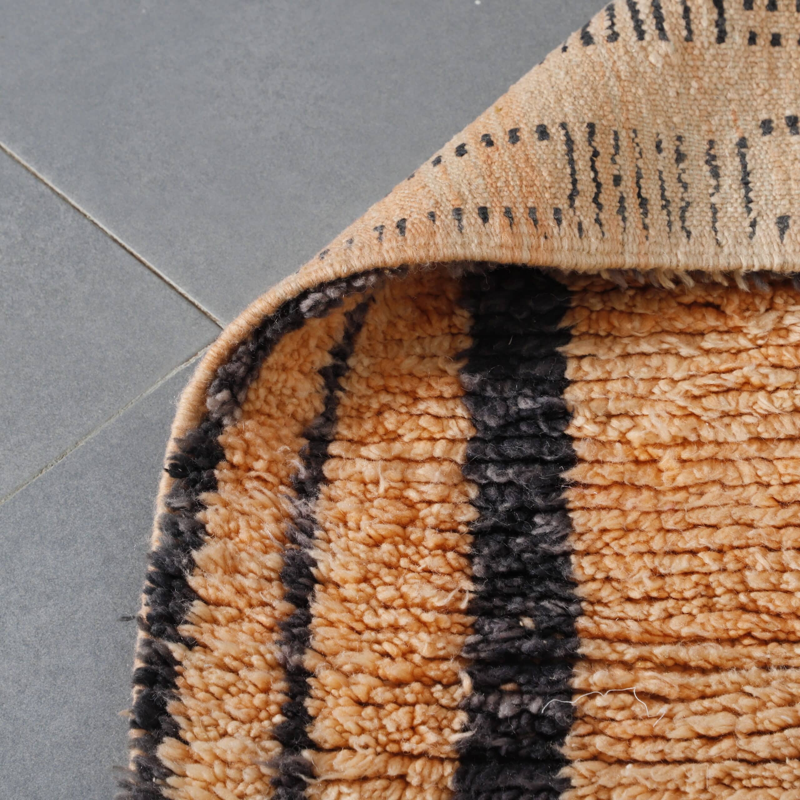 Large Handmade Moroccan Boujaad Rug 175cm x 122cm – Abstract Wool Area Carpet - Image 3