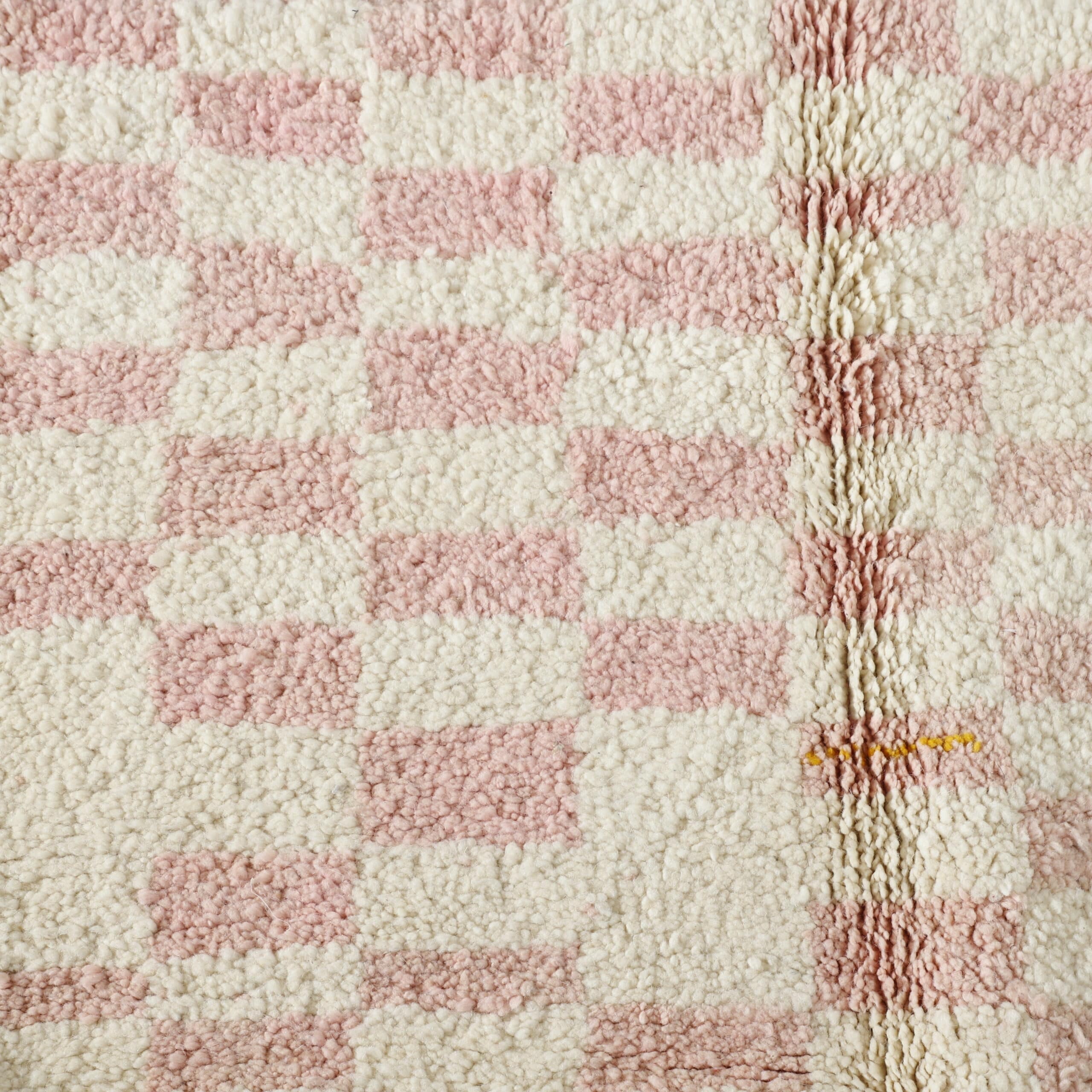 Handmade Moroccan Beni Ouarain Checkered Rug 145cm x 105cm – Pink Wool Berber Carpet - Image 4