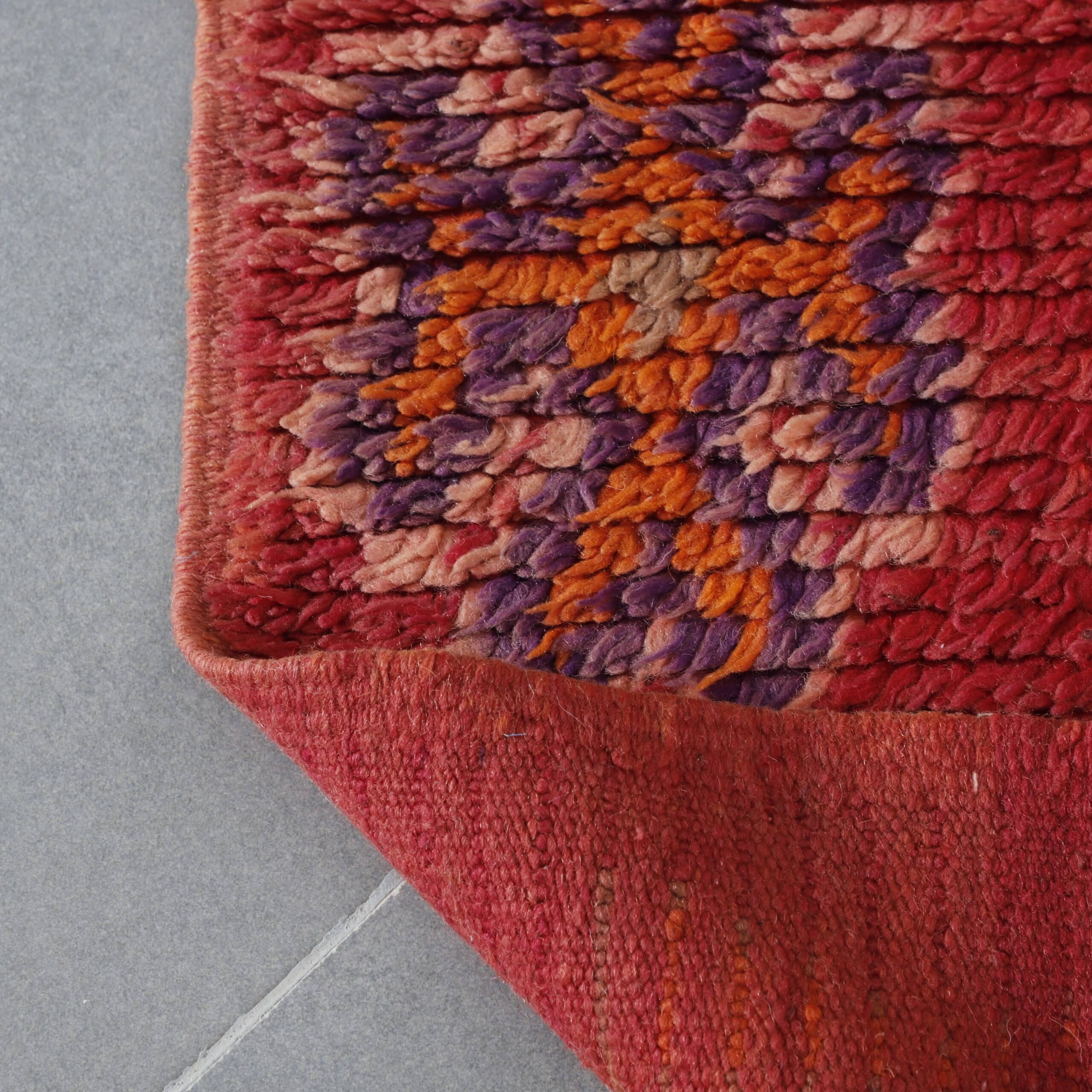 Moroccan Berber Rug 154cm x 103cm – Handwoven Red Wool Carpet - Image 2