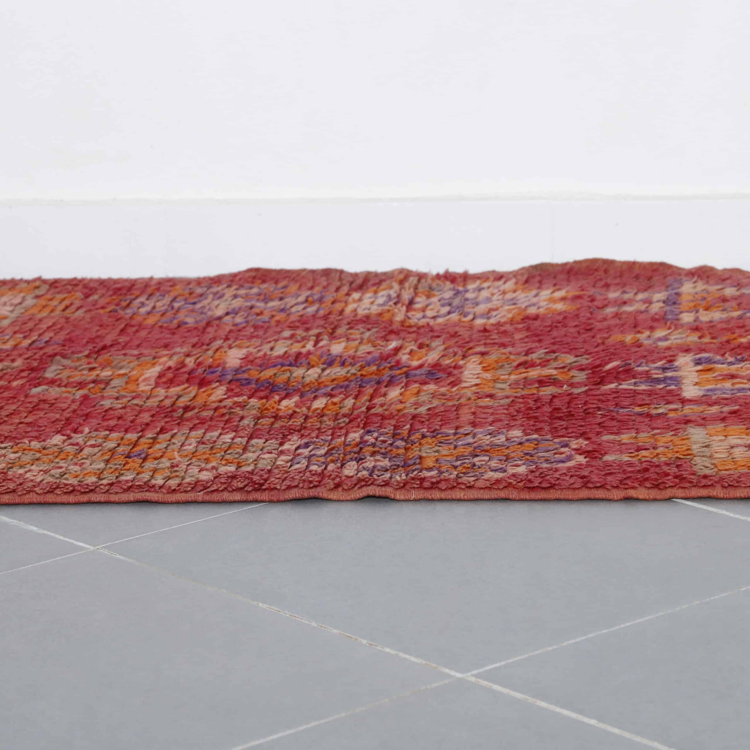 Moroccan Berber Rug 154cm x 103cm – Handwoven Red Wool Carpet - Image 4