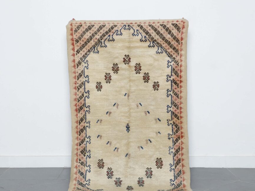 Vintage Moroccan Berber Rug handmade wool geometric pattern