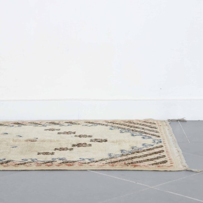 Vintage Moroccan Berber Rug – Handmade Wool Carpet with Geometric Patterns - Image 4