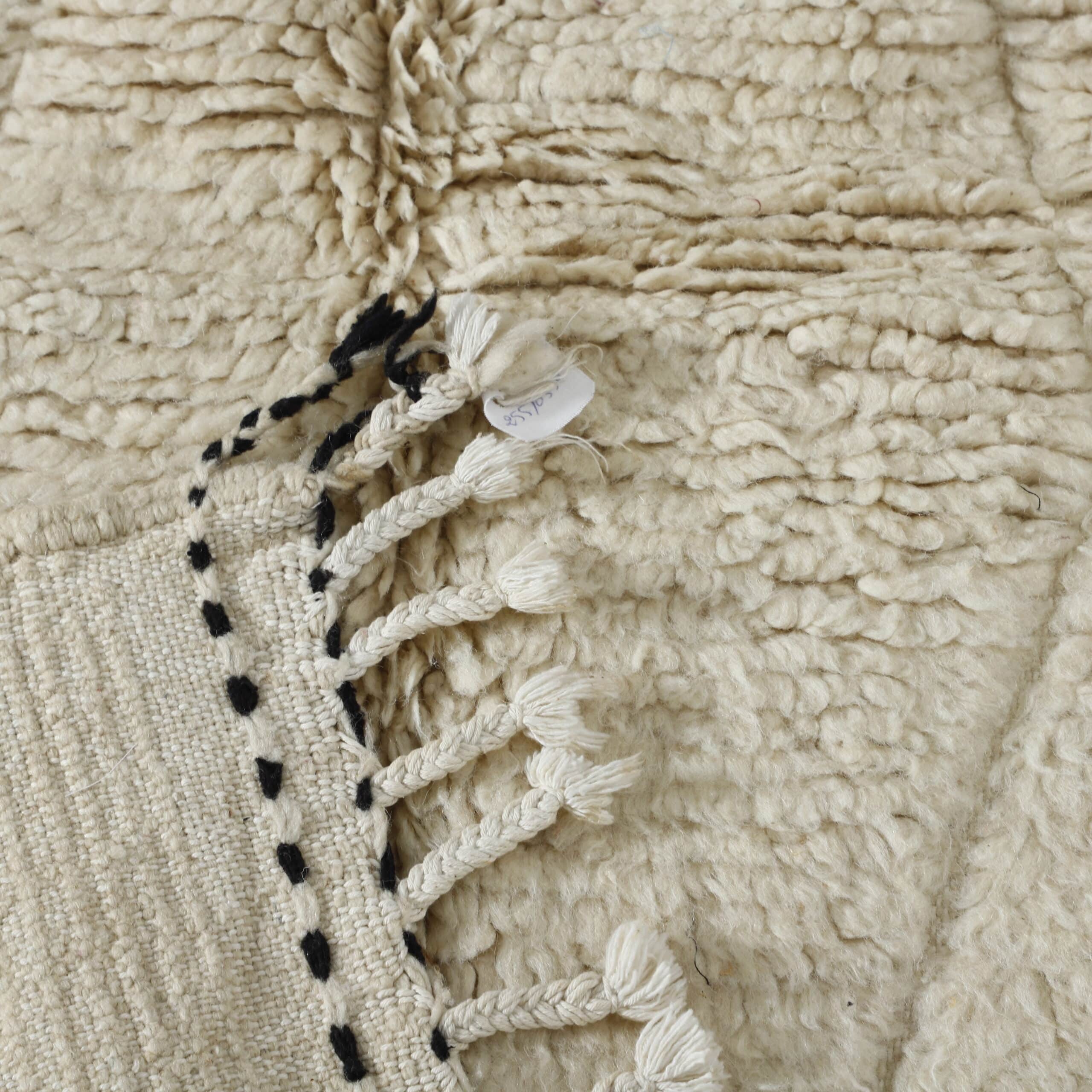 Handmade Moroccan Beni Ouarain Rug 150cm x 100cm – Minimalist Wool Carpet - Image 4