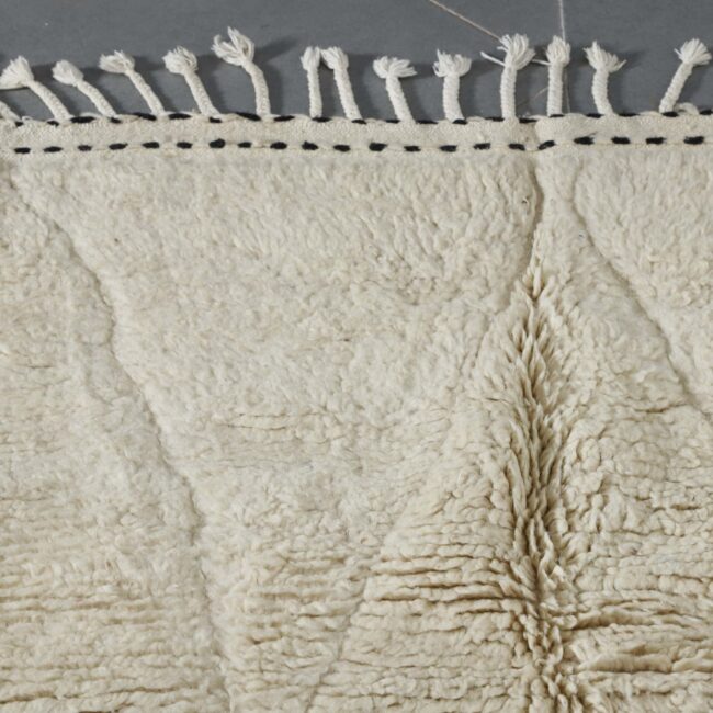 Handmade Moroccan Beni Ouarain Rug 150cm x 100cm – Minimalist Wool Carpet - Image 2