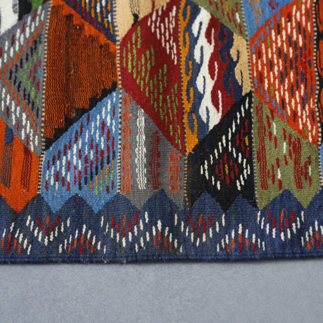 Artistic Berber Kilim with Geometric Diamond Motif – Premium Wool Moroccan Rug - Image 3