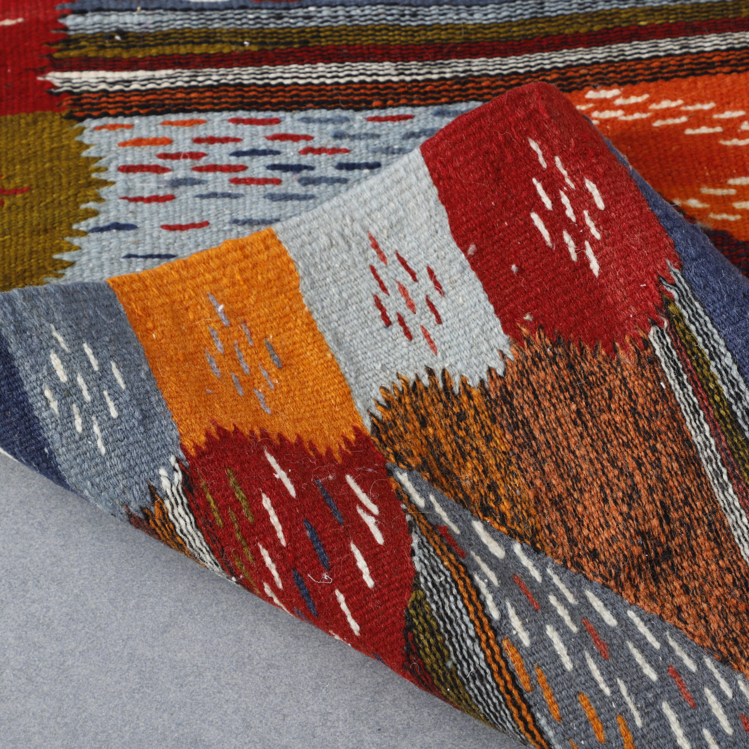 Flat Weave Berber Rug with Geometric Diamond Design - Image 4