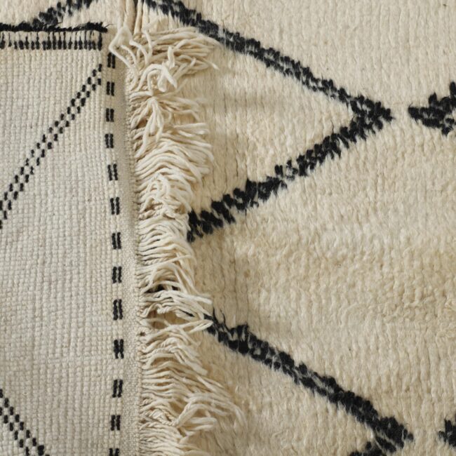 Handmade Moroccan Beni Ouarain Rug 8.4×5 Ft | Natural Wool Berber Carpet - Image 6