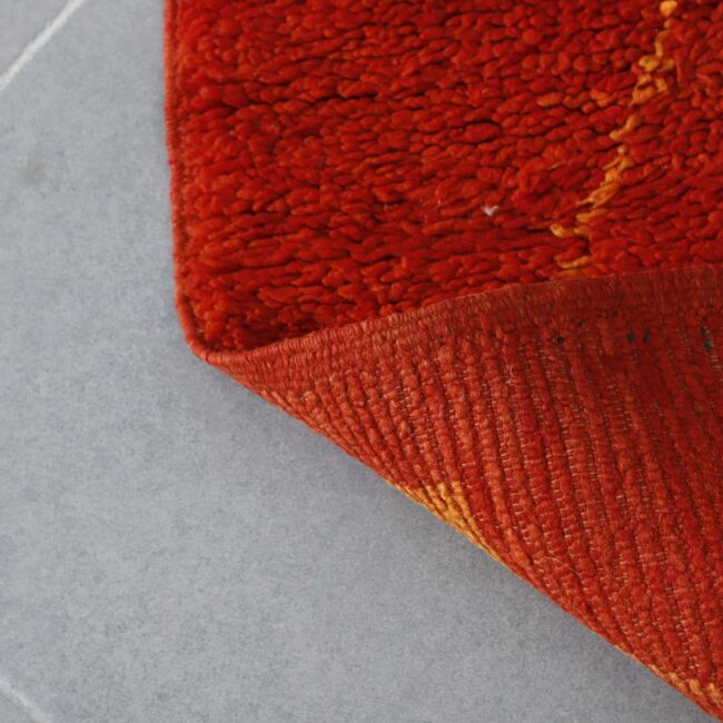 Handwoven Moroccan Beni Mrirt Rug with Terracotta Diamond Trellis - Image 4