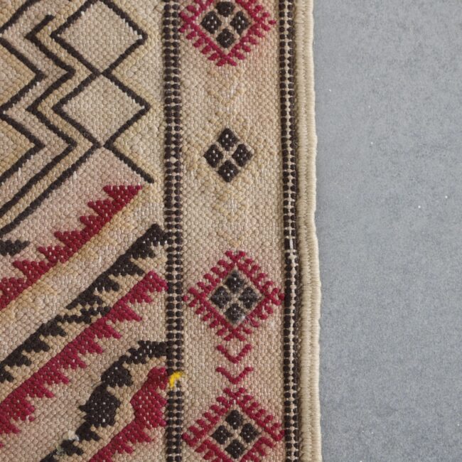 Vintage Handwoven Moroccan Kilim rug with Geometric Design - Image 3