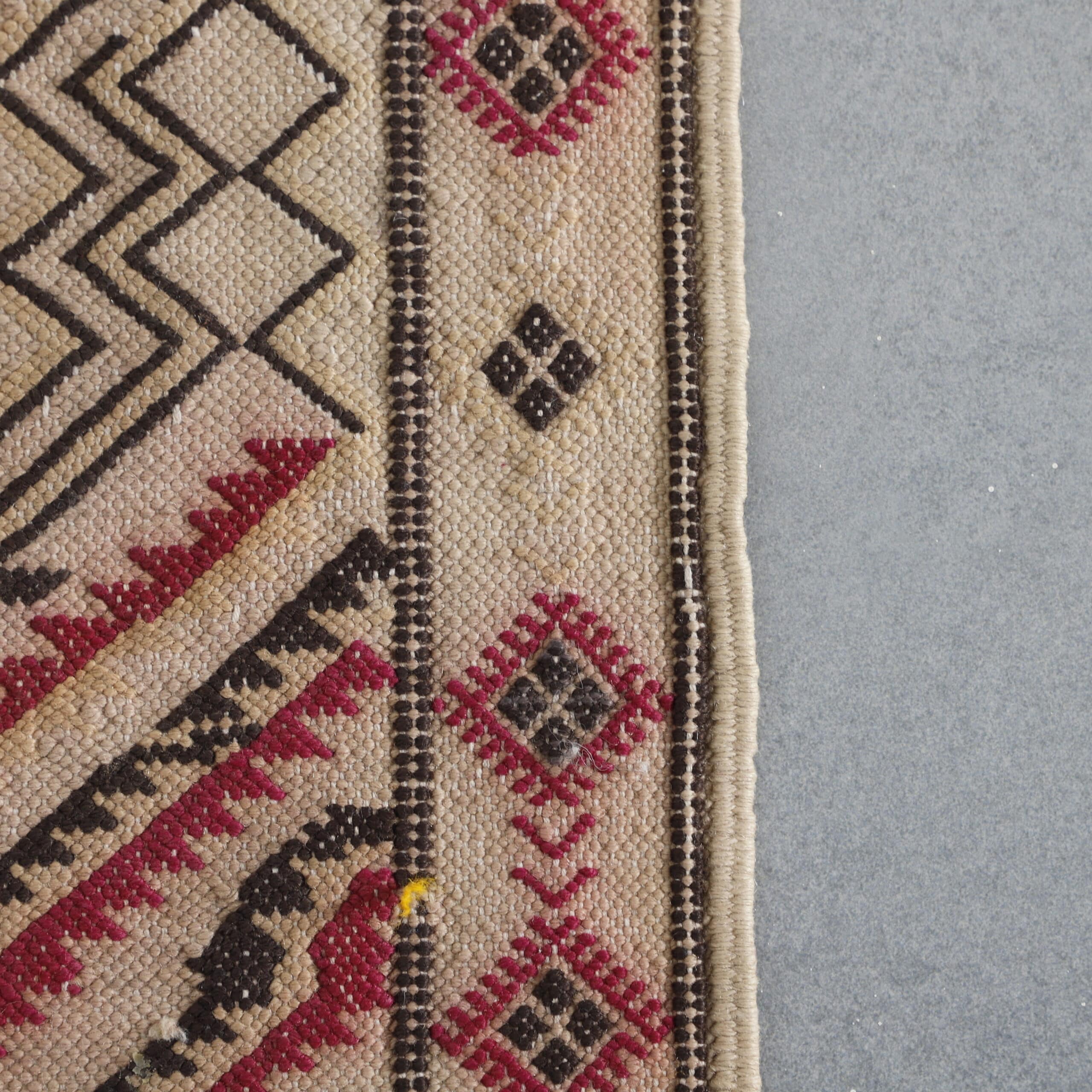 Vintage Handwoven Moroccan Kilim rug with Geometric Design - Image 3