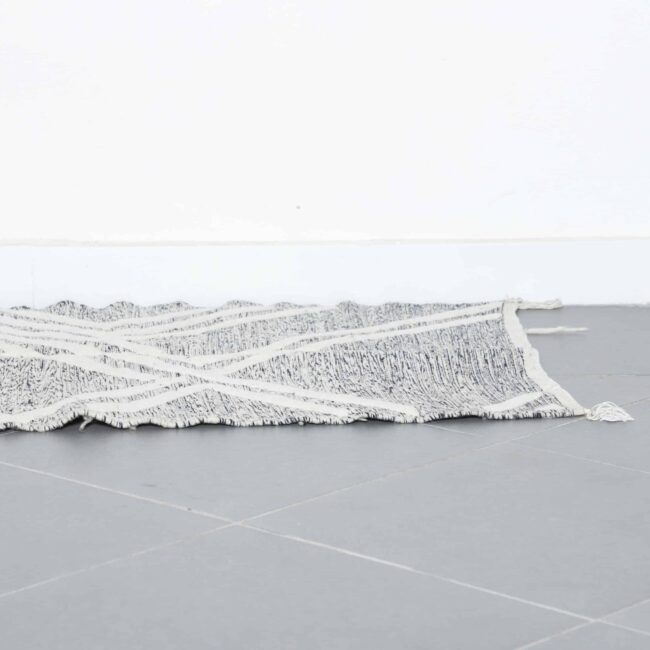 Handwoven Moroccan Beni Ouarain Rug with Geometric Lines - Image 6