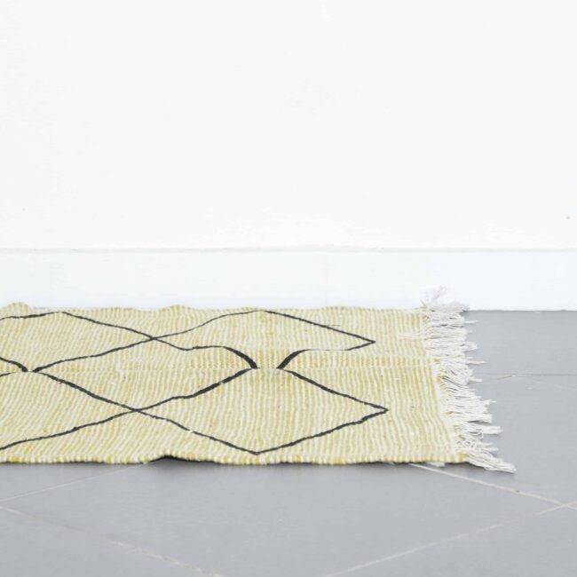 Handwoven Moroccan Beni Ouarain Rug with Diamond Lattice - Image 6