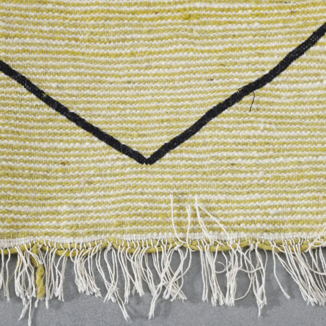 Handwoven Moroccan Beni Ouarain Rug with Diamond Lattice - Image 4