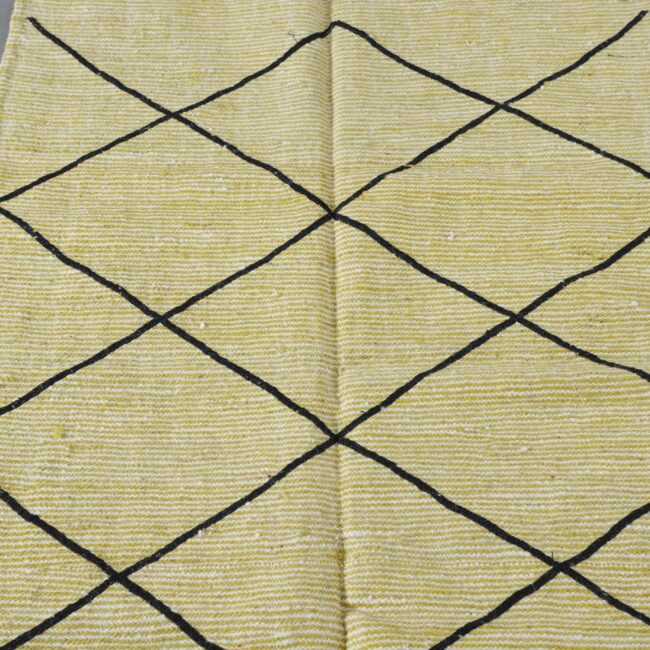 Handwoven Moroccan Beni Ouarain Rug with Diamond Lattice - Image 3
