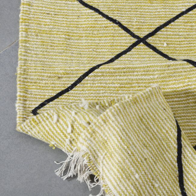 Handwoven Moroccan Beni Ouarain Rug with Diamond Lattice - Image 7