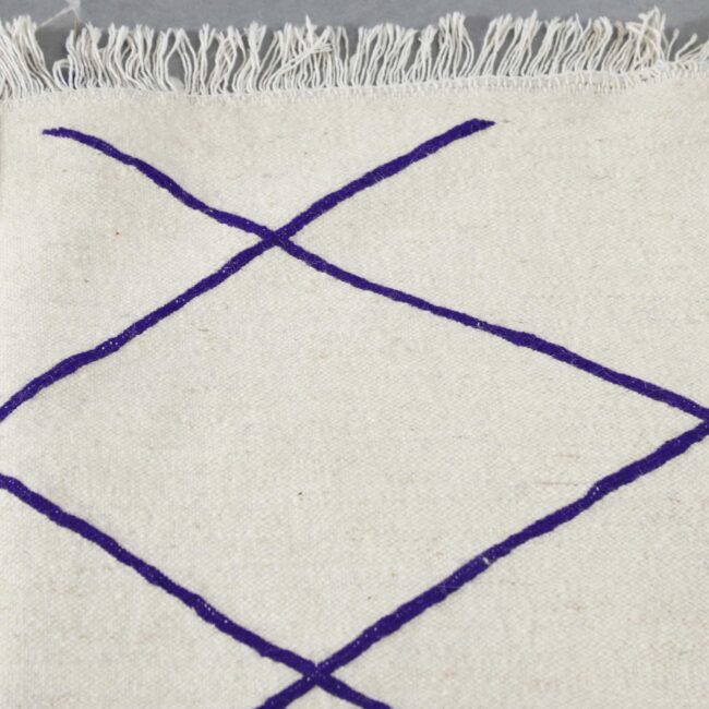 Handwoven Moroccan Beni Ouarain Rug with Diamond Lattice - Image 2