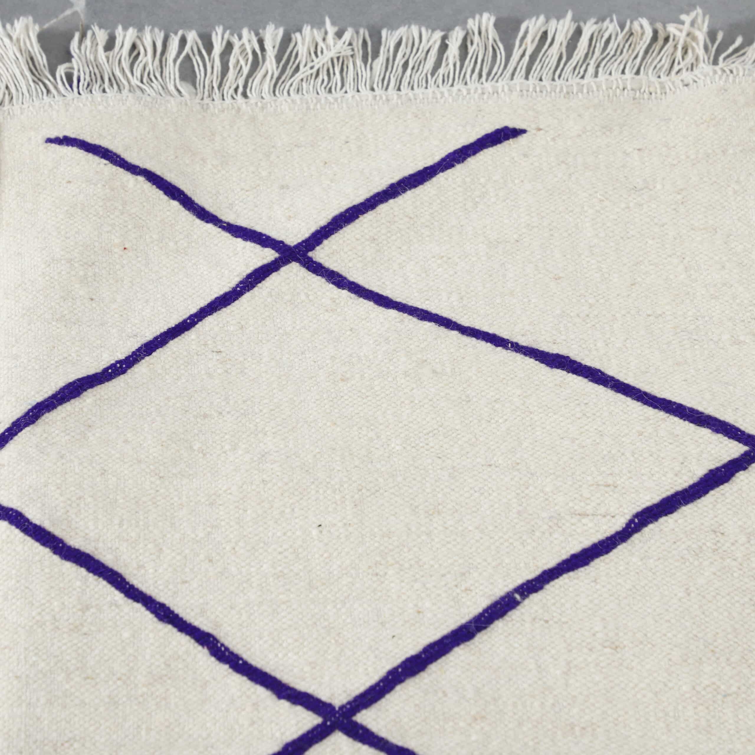 Handwoven Moroccan Beni Ouarain Rug with Diamond Lattice - Image 2