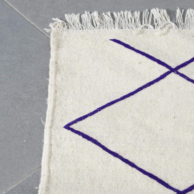 Handwoven Moroccan Beni Ouarain Rug with Diamond Lattice - Image 5