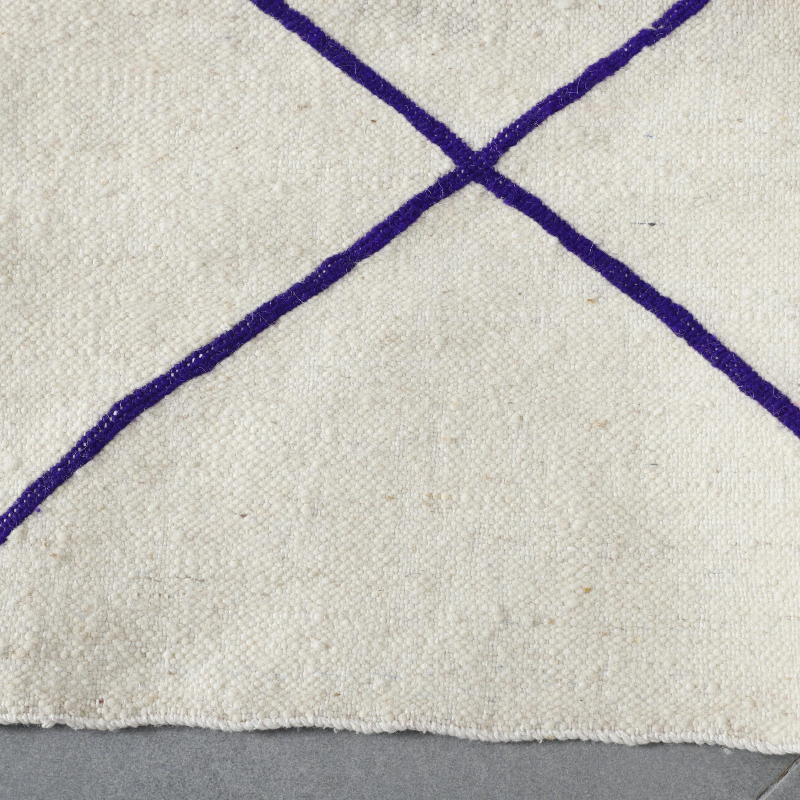 Handwoven Moroccan Beni Ouarain Rug with Diamond Lattice - Image 6