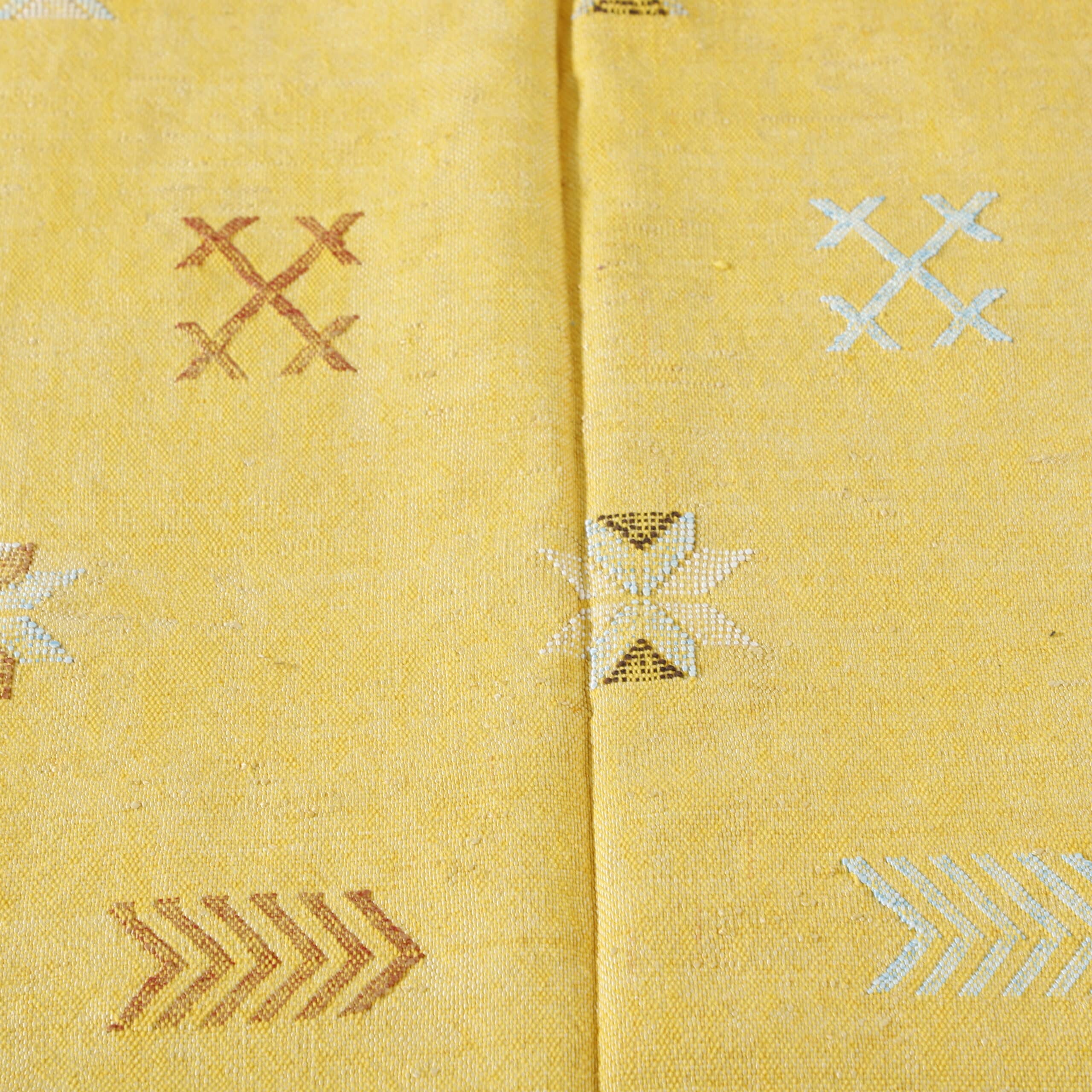 Golden Moroccan Kilim Rug with Geometric Motifs - Image 4