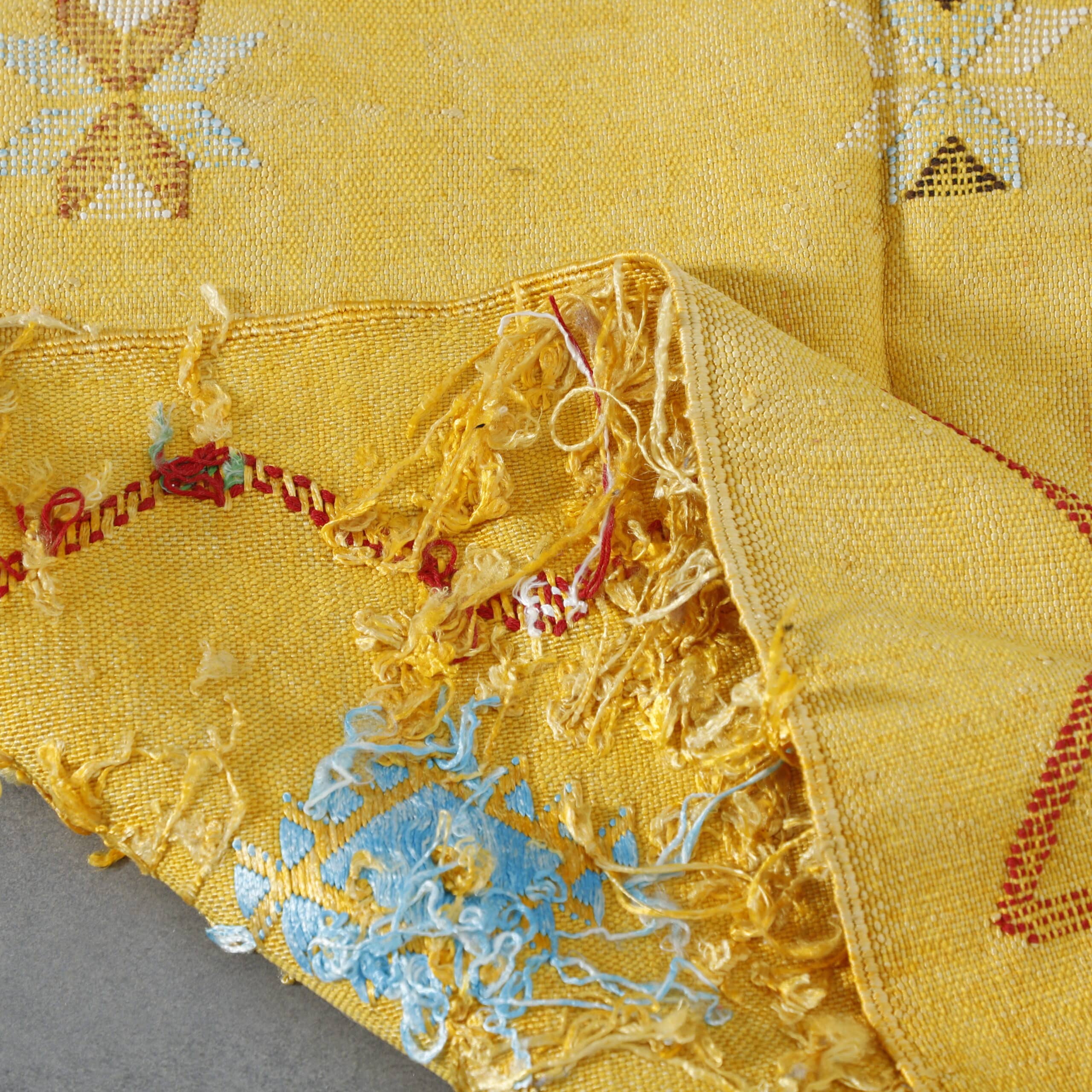 Golden Moroccan Kilim Rug with Geometric Motifs - Image 6