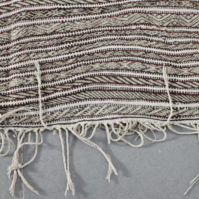 Neutral Moroccan Zanafi Kilim with Geometric Stripes - Image 4