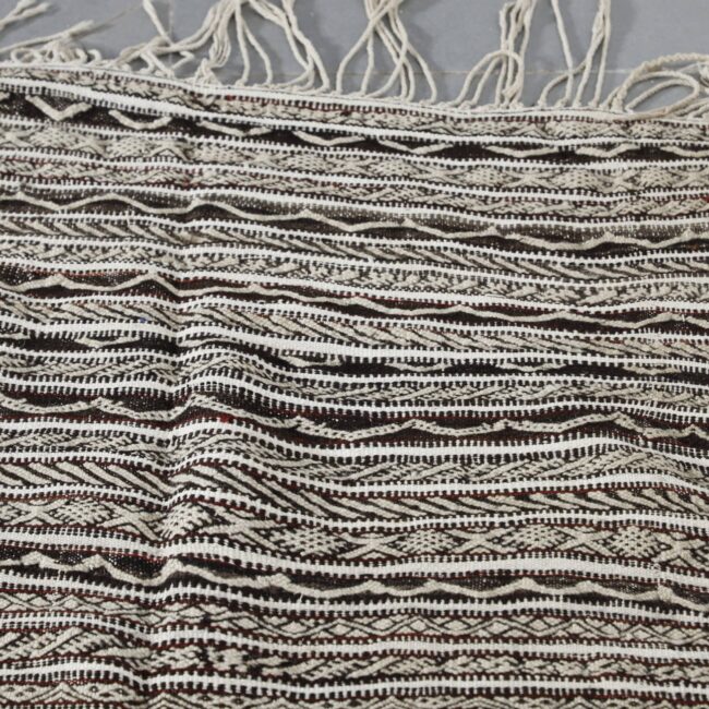 Neutral Moroccan Zanafi Kilim with Geometric Stripes - Image 6