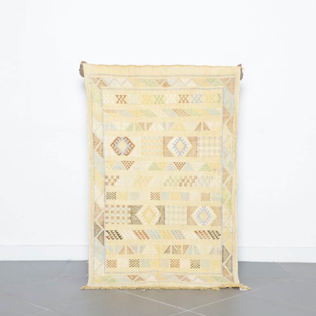 Neutral Moroccan Kilim rug with Geometric Motifs