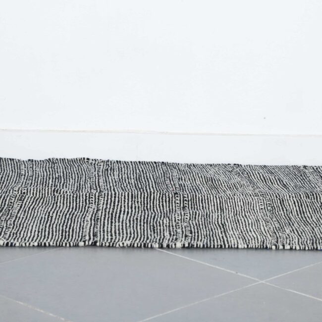 Classic Moroccan Zanafi Kilim with Horizontal Stripes - Image 5