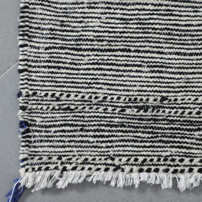 Classic Moroccan Zanafi Kilim with Horizontal Stripes - Image 4