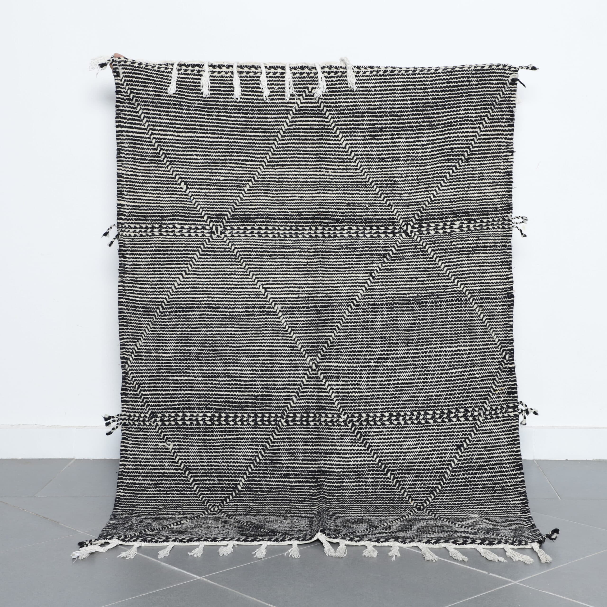 Moroccan Zanafi Kilim with Diamond Pattern