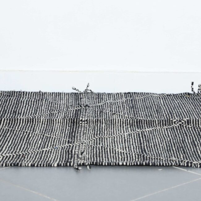 Moroccan Zanafi Kilim with Diamond Pattern - Image 3