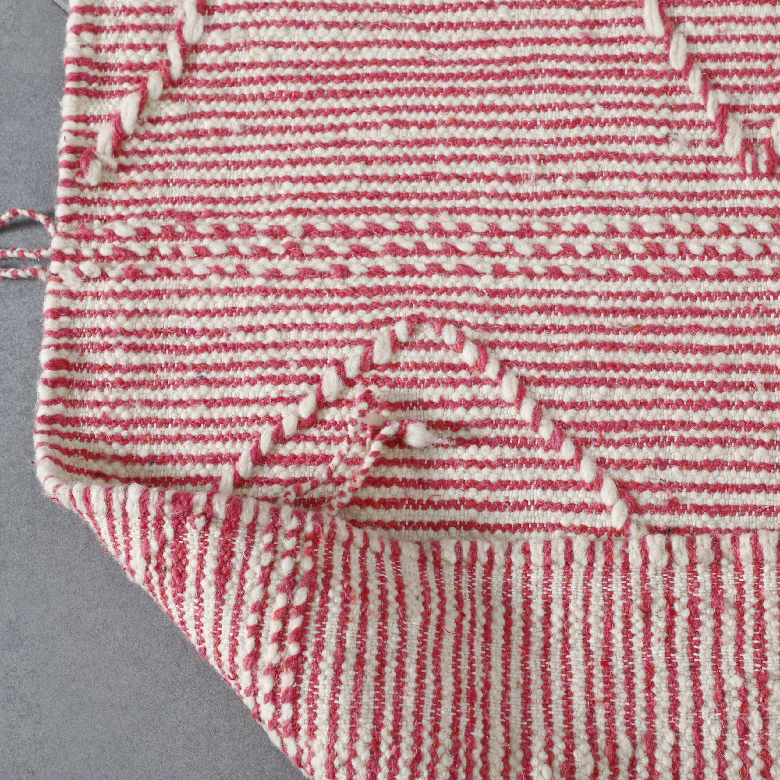 Pink Moroccan Kilim with Geometric Diamond Pattern - Image 5