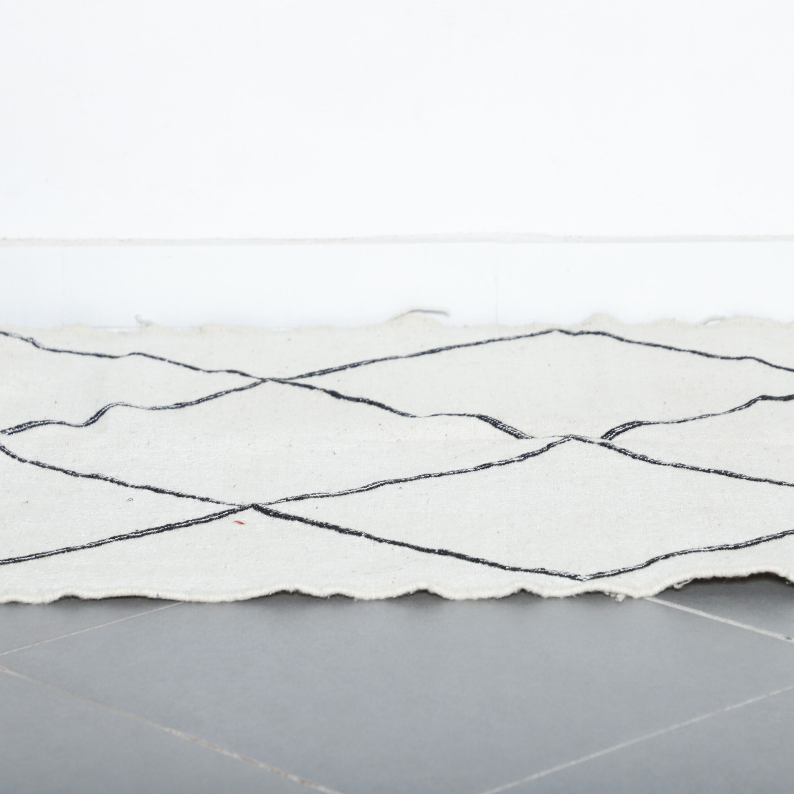 Classic Moroccan Beni Ourain Rug with Diamond Lattice - Image 2