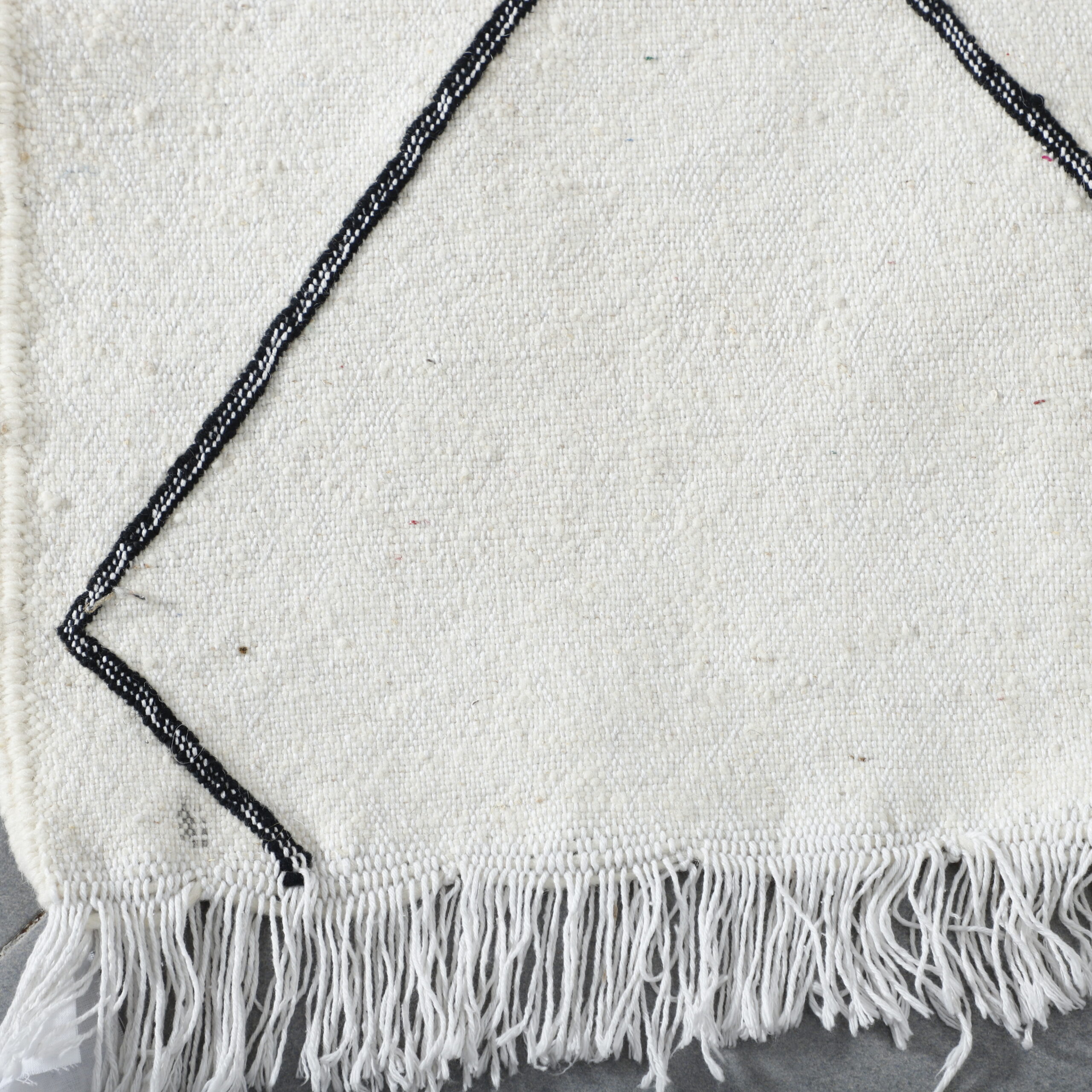 Classic Moroccan Beni Ourain Rug with Diamond Lattice - Image 3