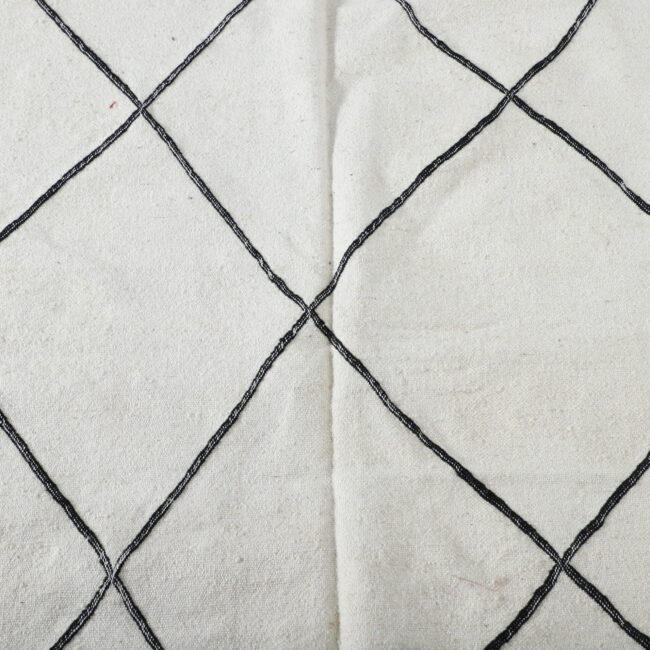 Classic Moroccan Beni Ourain Rug with Diamond Lattice - Image 4