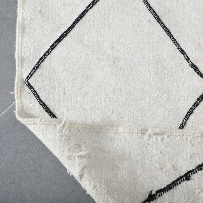 Classic Moroccan Beni Ourain Rug with Diamond Lattice - Image 5