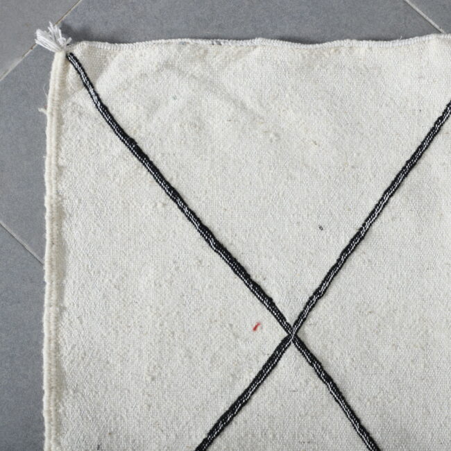 Classic Moroccan Beni Ourain Rug with Diamond Lattice - Image 6