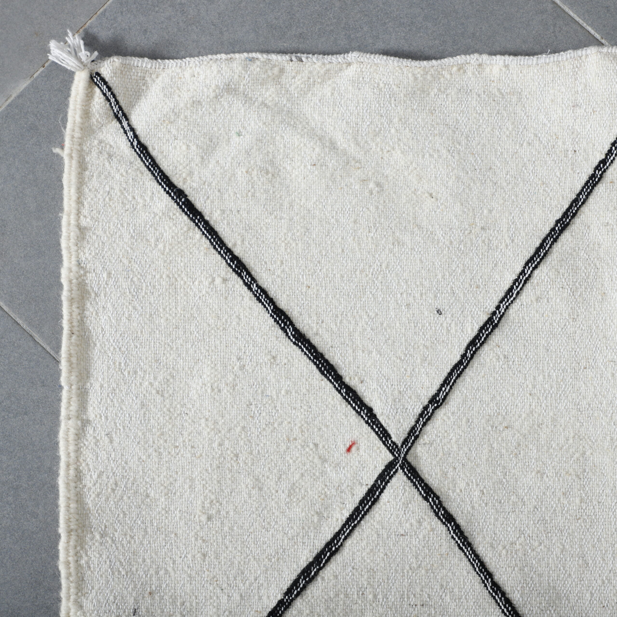 Classic Moroccan Beni Ourain Rug with Diamond Lattice - Image 6