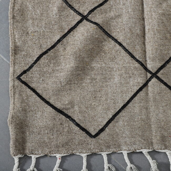Classic Moroccan Beni Ourain Kilim with Diamond Lattice - Image 3