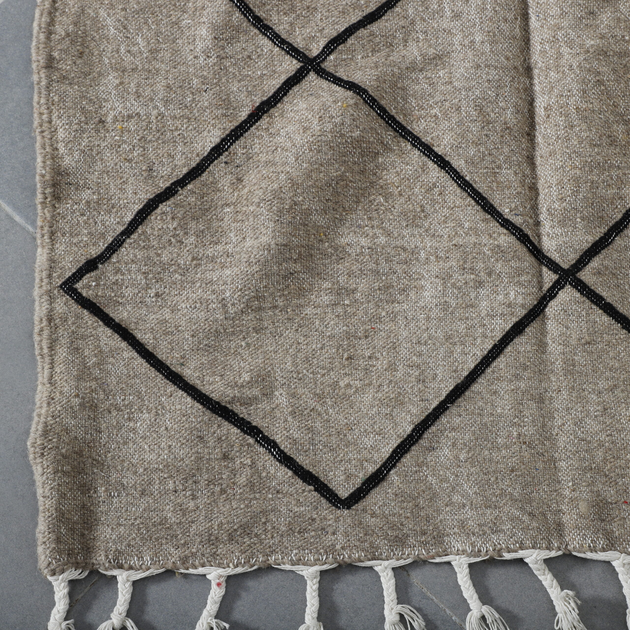 Classic Moroccan Beni Ourain Kilim with Diamond Lattice - Image 3