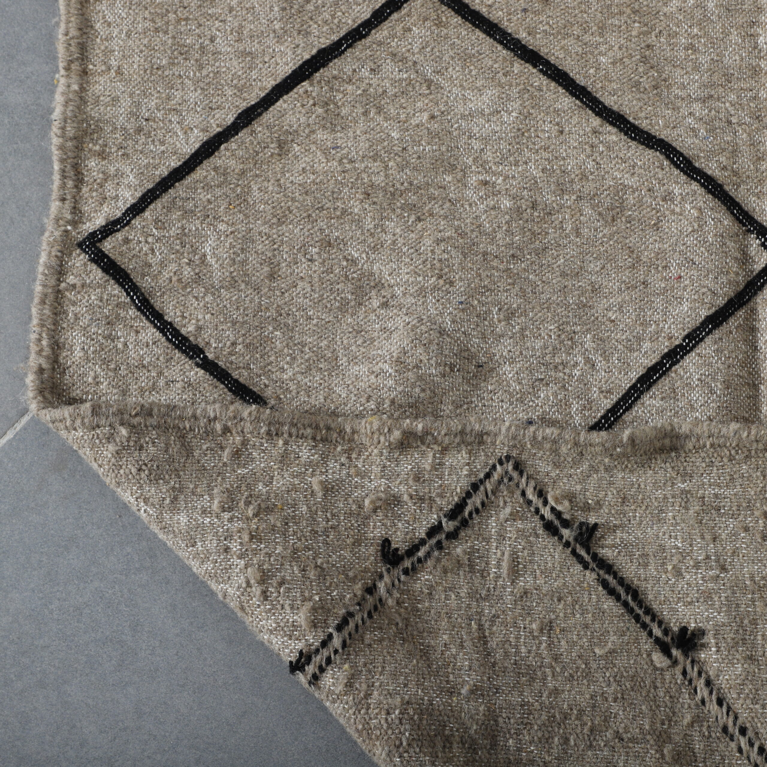 Classic Moroccan Beni Ourain Kilim with Diamond Lattice - Image 5