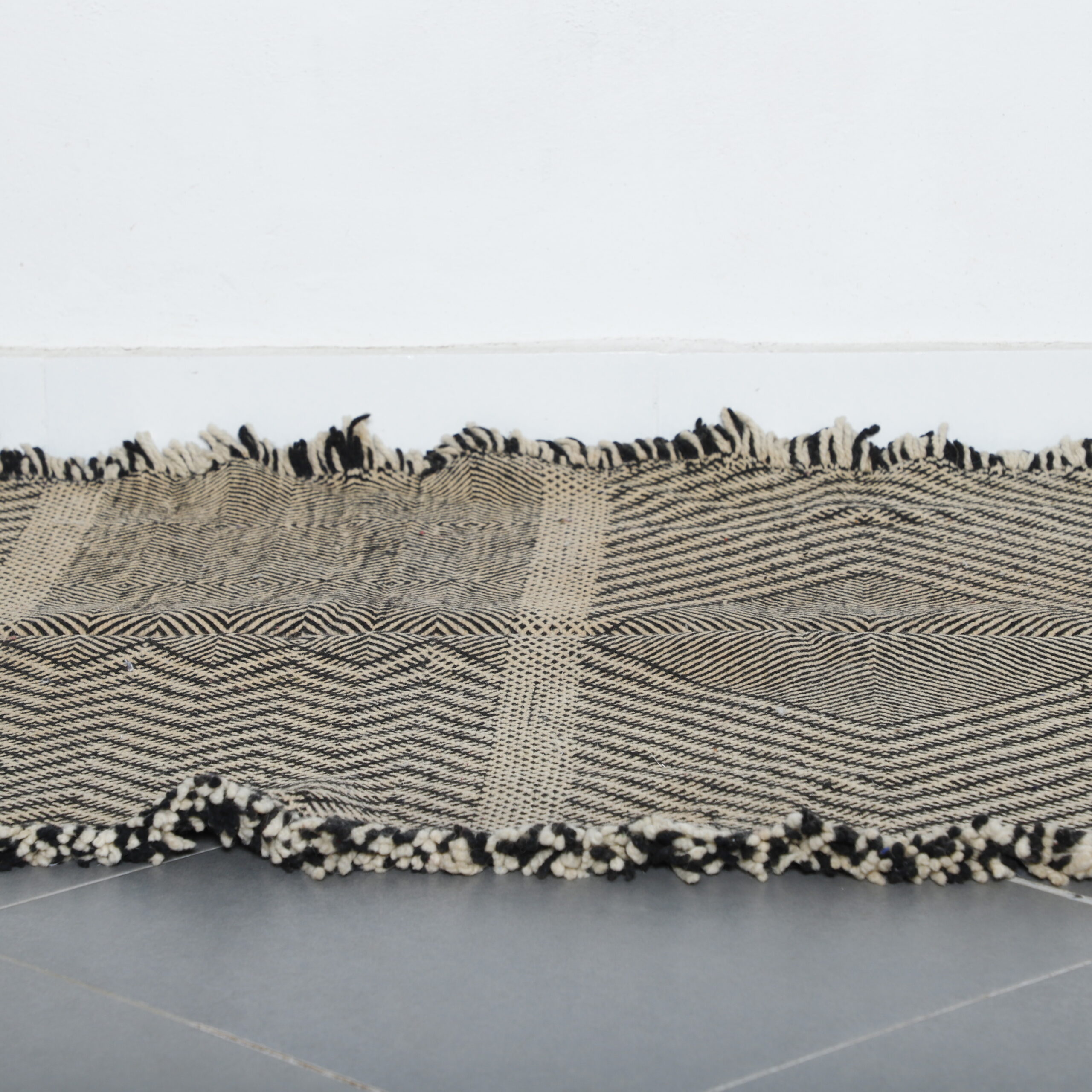 Geometric Moroccan Zanafi Kilim - Image 2