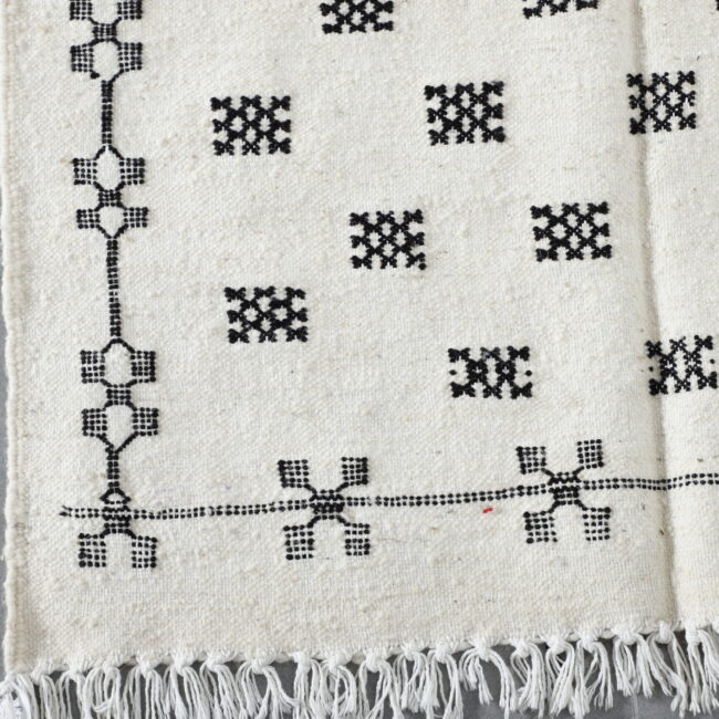 Classic Moroccan Beni Ourain Rug with Geometric Motifs - Image 5