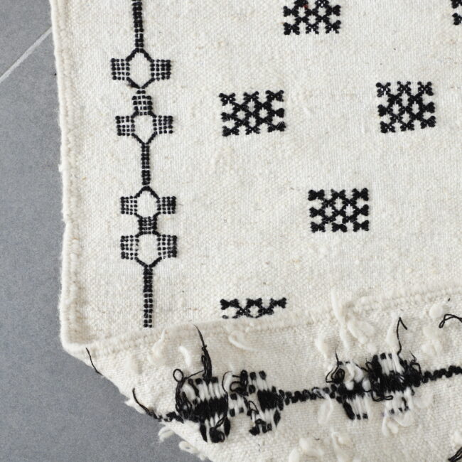 Classic Moroccan Beni Ourain Rug with Geometric Motifs - Image 4