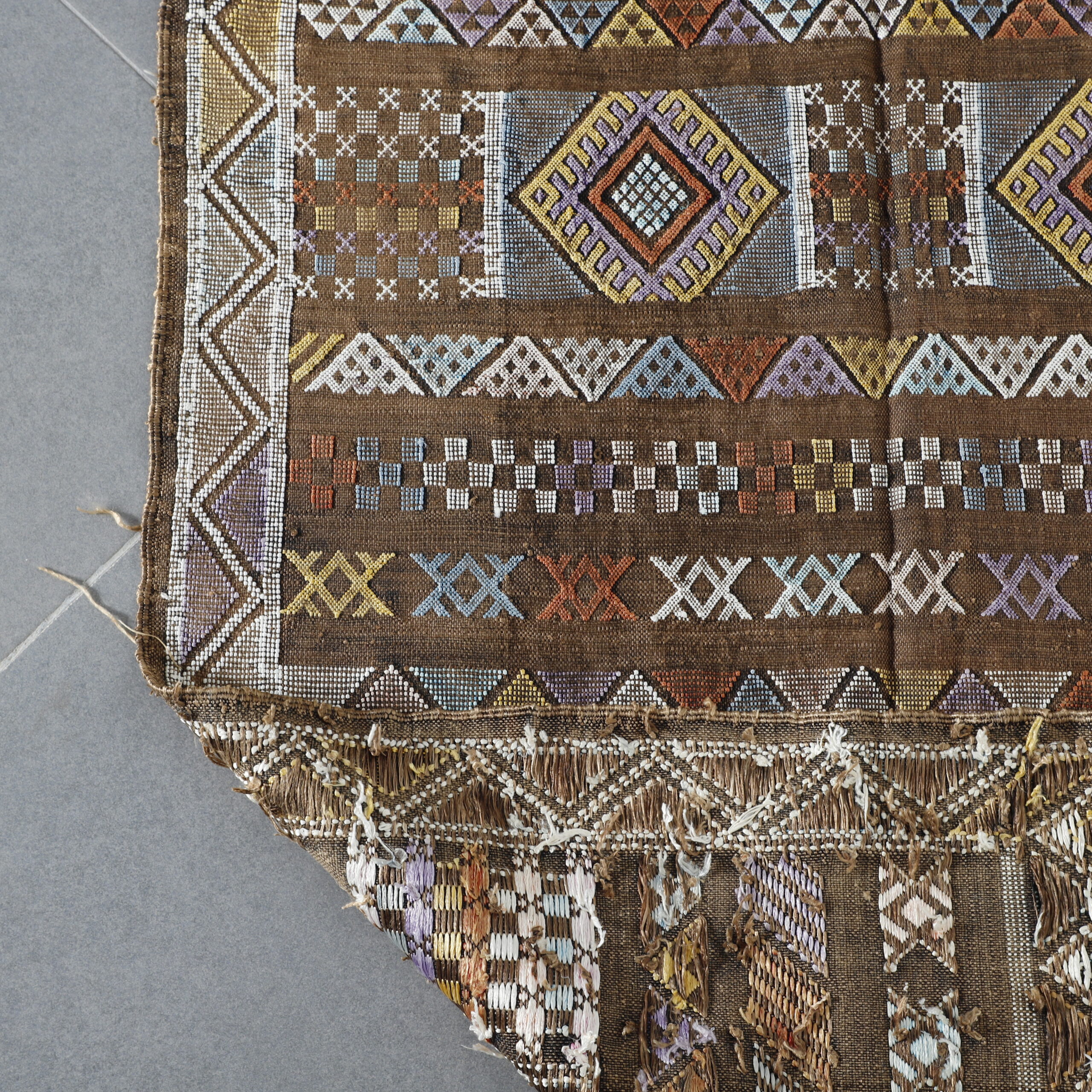Intricate Moroccan Kilim with Geometric Motifs - Image 5