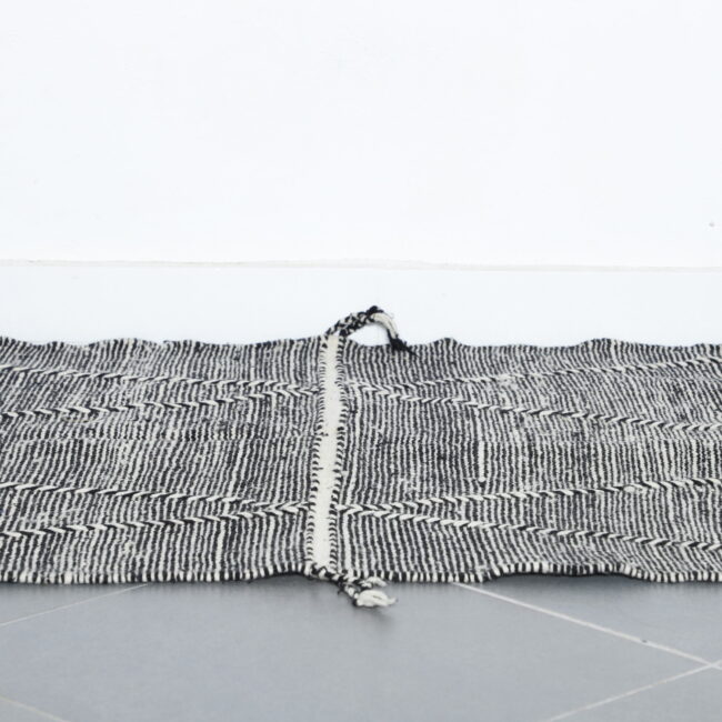 Classic Moroccan Zanafi Kilim with Diamond Pattern - Image 5